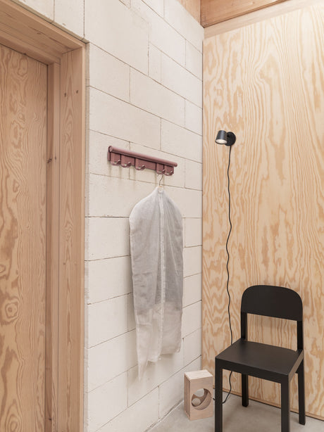 Tip Vägglampa från Muuto - Black - Jacobsen Plus