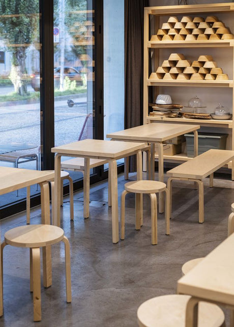 Stool E60, honungsbetsad björk från Artek - 2 - Jacobsen Plus