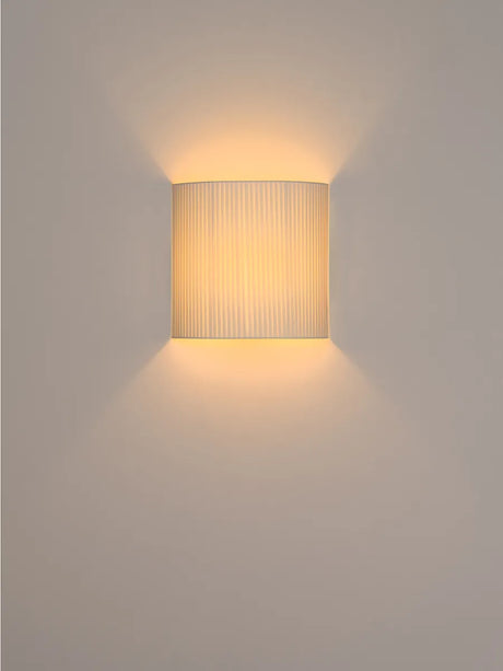 Comodín Cuadrado Vägglampa från Santa and Cole - Stitched beige parchment - Jacobsen Plus