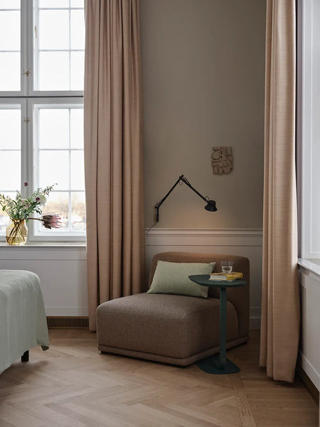 Dedicate L2 Vägglampa från Muuto - Black - Jacobsen Plus