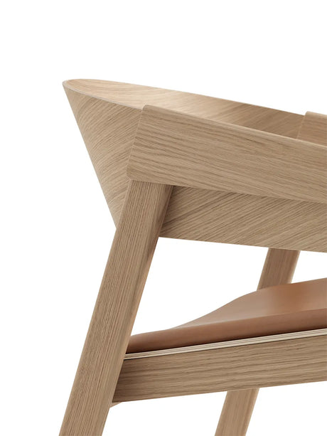Cover Lounge-fåtölj, ek med konjaksfärgat läder från Muuto - 5 - Jacobsen Plus
