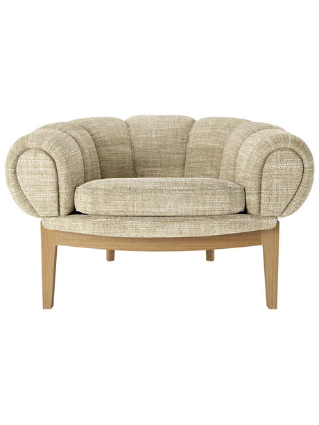 Croissant Lounge Chair, tyg från GUBI - Prisgruppe 1 / Massiv olieret egetræ - Jacobsen Plus