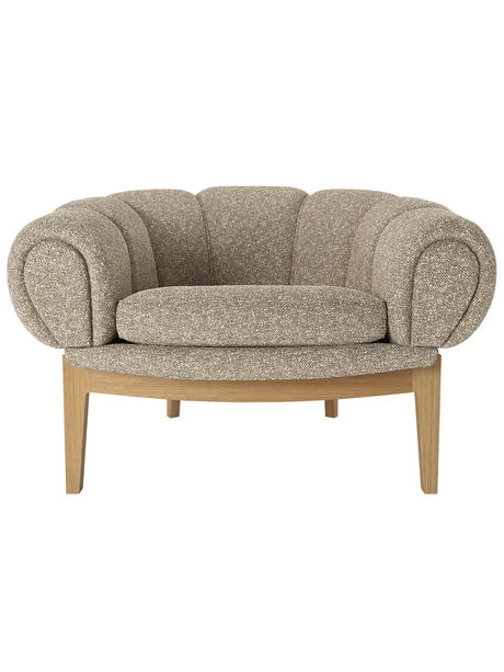 Croissant Lounge Chair, tyg från GUBI - Prisgruppe 1 / Massiv olieret egetræ - Jacobsen Plus