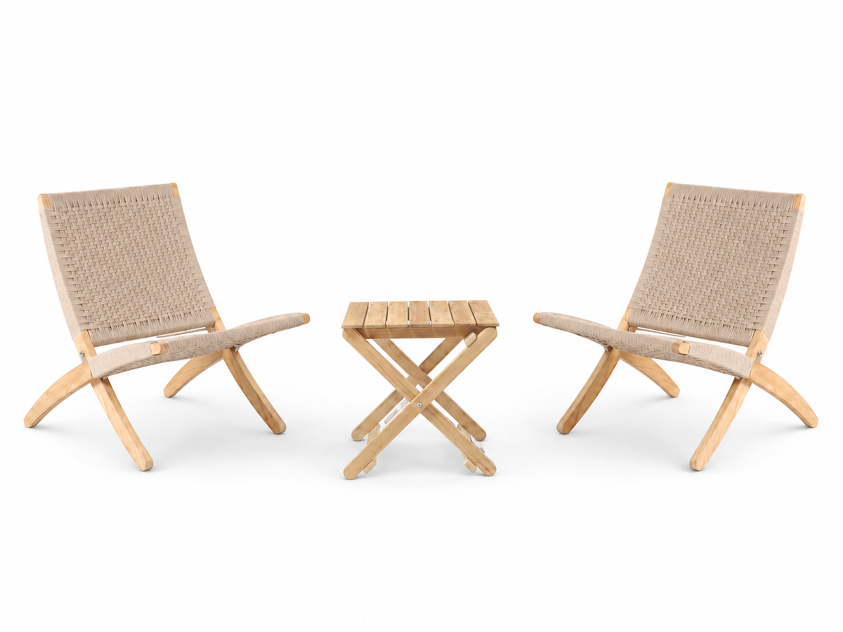 Loungeset för utomhusbruk i teak med 1 BM5868 sidobord och 2 Cuba Outdoor stolar i Sesame från Carl Hansen & Søn - 1 - Jacobsen Plus