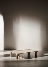 Doric soffbord 140 x 80 cm, neutralvit travertin från GUBI - 2 - Jacobsen Plus