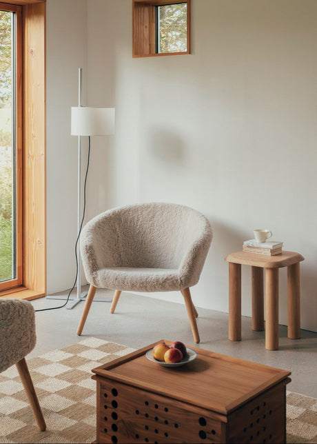 Ditzel Lounge Chair, fårskinn från Fredericia Furniture - Ek - Jacobsen Plus