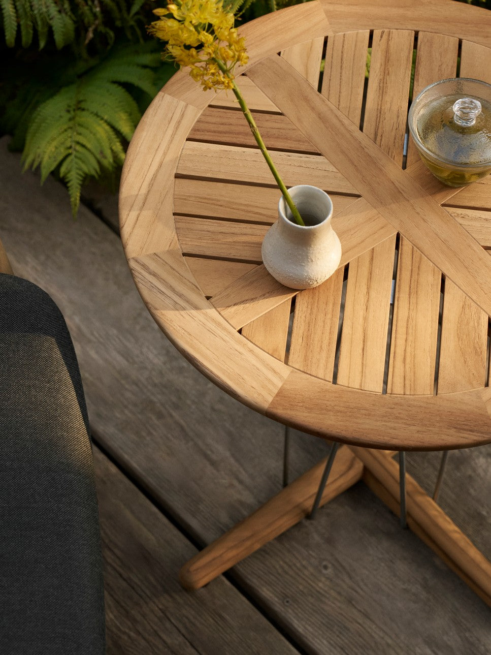 E023 Embrace utomhussidobord, Ø48 från Carl Hansen & Søn