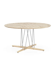 E022 Embrace Trädgårdsbord, Ø140 från Carl Hansen & Søn