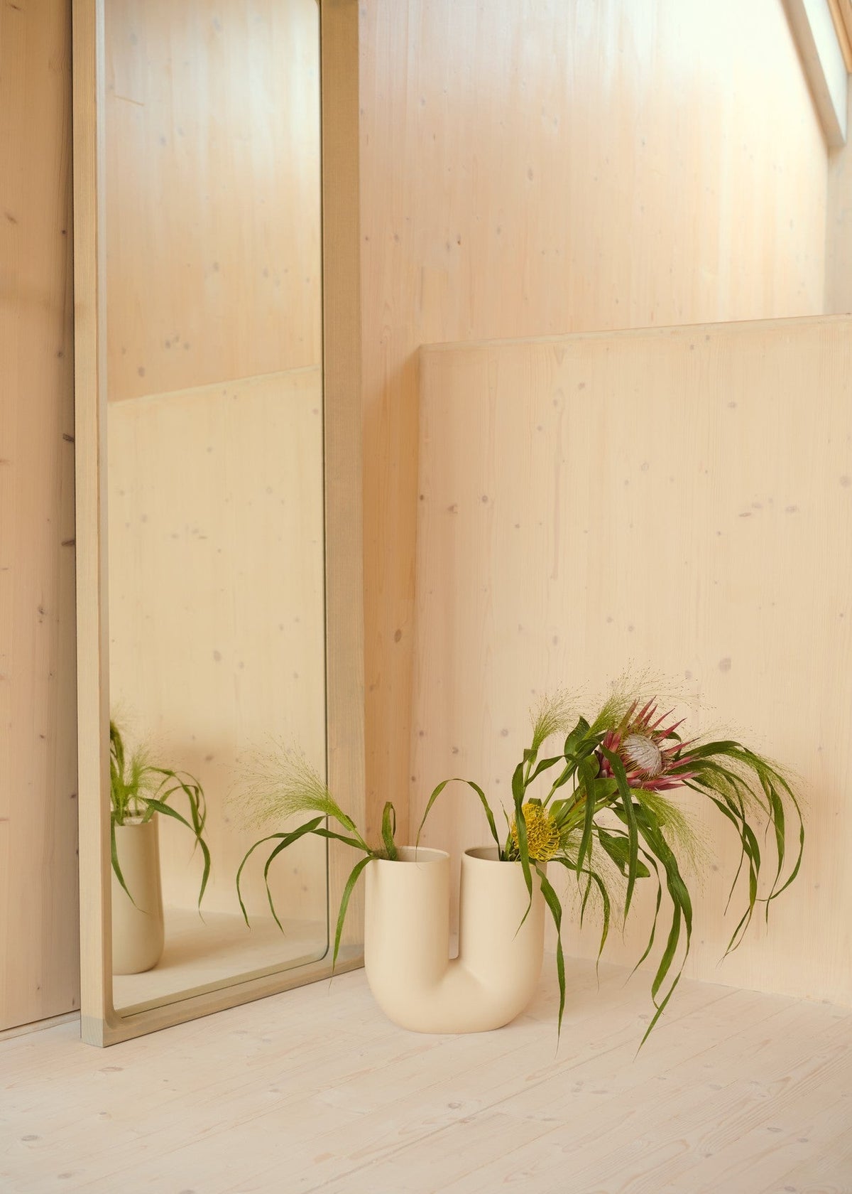 Kink Vas H 39 cm, sand från Muuto - 2 - Jacobsen Plus