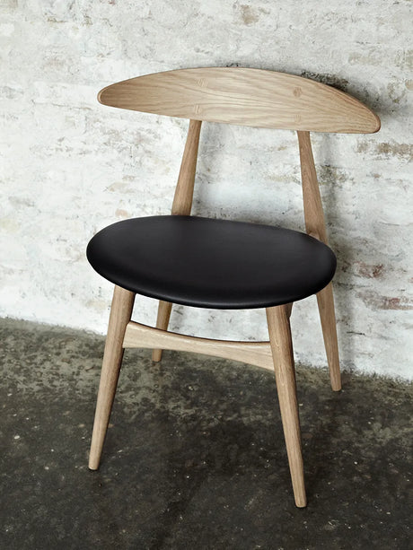 CH33 Stol, såpbehandlad ek/svart läder av Hans J. Wegner - 2 - Jacobsen Plus