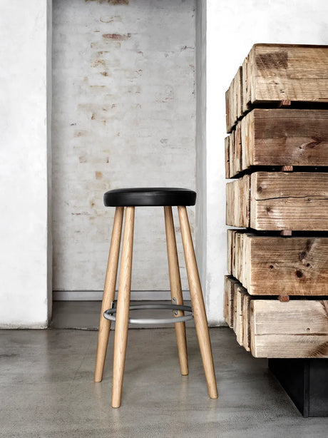 CH56 Barstol av Hans J. Wegner - Ek-lædergruppe A / Såpa - Jacobsen Plus