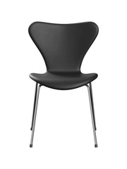 3107 Stol, helklädd i Essential-läder, svart / kromunderrede av Arne Jacobsen