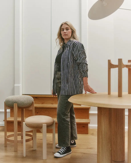 Pioneer Stool, rökt ek/primo 86 från Fredericia Furniture - 4 - Jacobsen Plus
