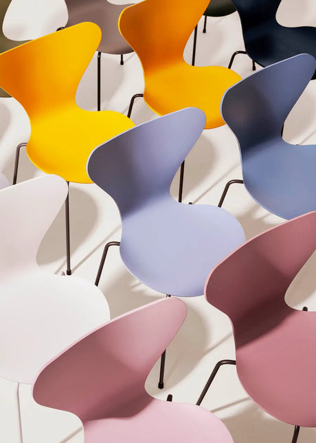 3107 Serie 7 stol i färgad ask av Arne Jacobsen - Pale Rose / Krom - Jacobsen Plus