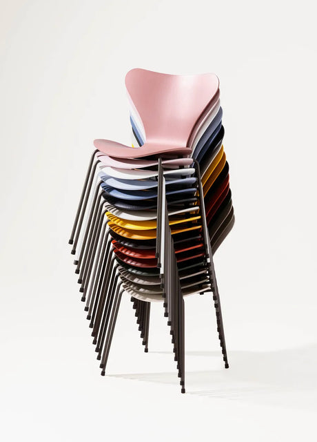 3107 Serie 7 stol i färgad ask av Arne Jacobsen - Pale Rose / Krom - Jacobsen Plus
