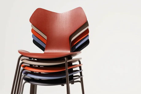 3130 Grand Prix stol i färgad ask av Arne Jacobsen - Pale Rose / Krom - Jacobsen Plus