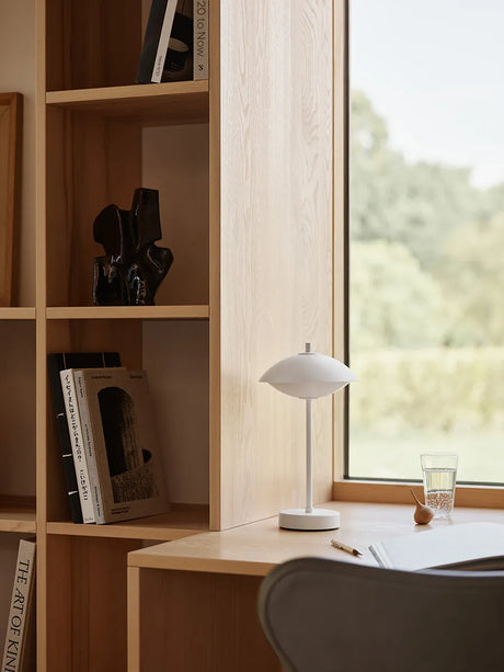 Clam portabel lampa från Fritz Hansen - White - Jacobsen Plus