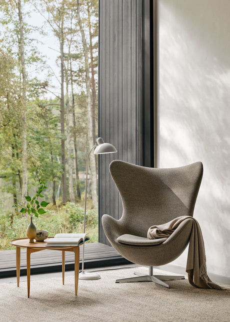 3316 Ägget loungestol, stomme i borstad Aluminium av Arne Jacobsen - Aura læder - Black Brown - Jacobsen Plus
