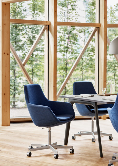 Liten Giraff Kontorsstol av Arne Jacobsen - Rosa, Capture / Satinpoleret aluminium - Jacobsen Plus