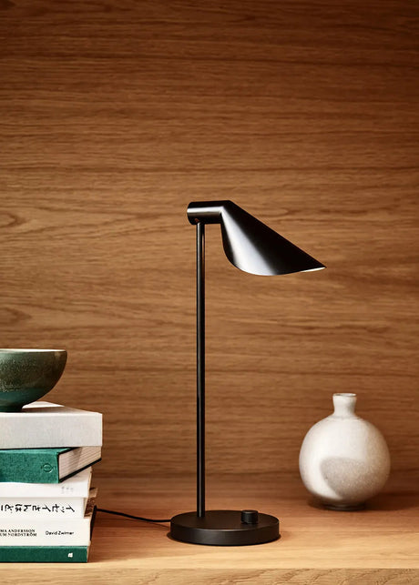 MS022 Bordslampa, svart PVD från Fritz Hansen - 2 - Jacobsen Plus