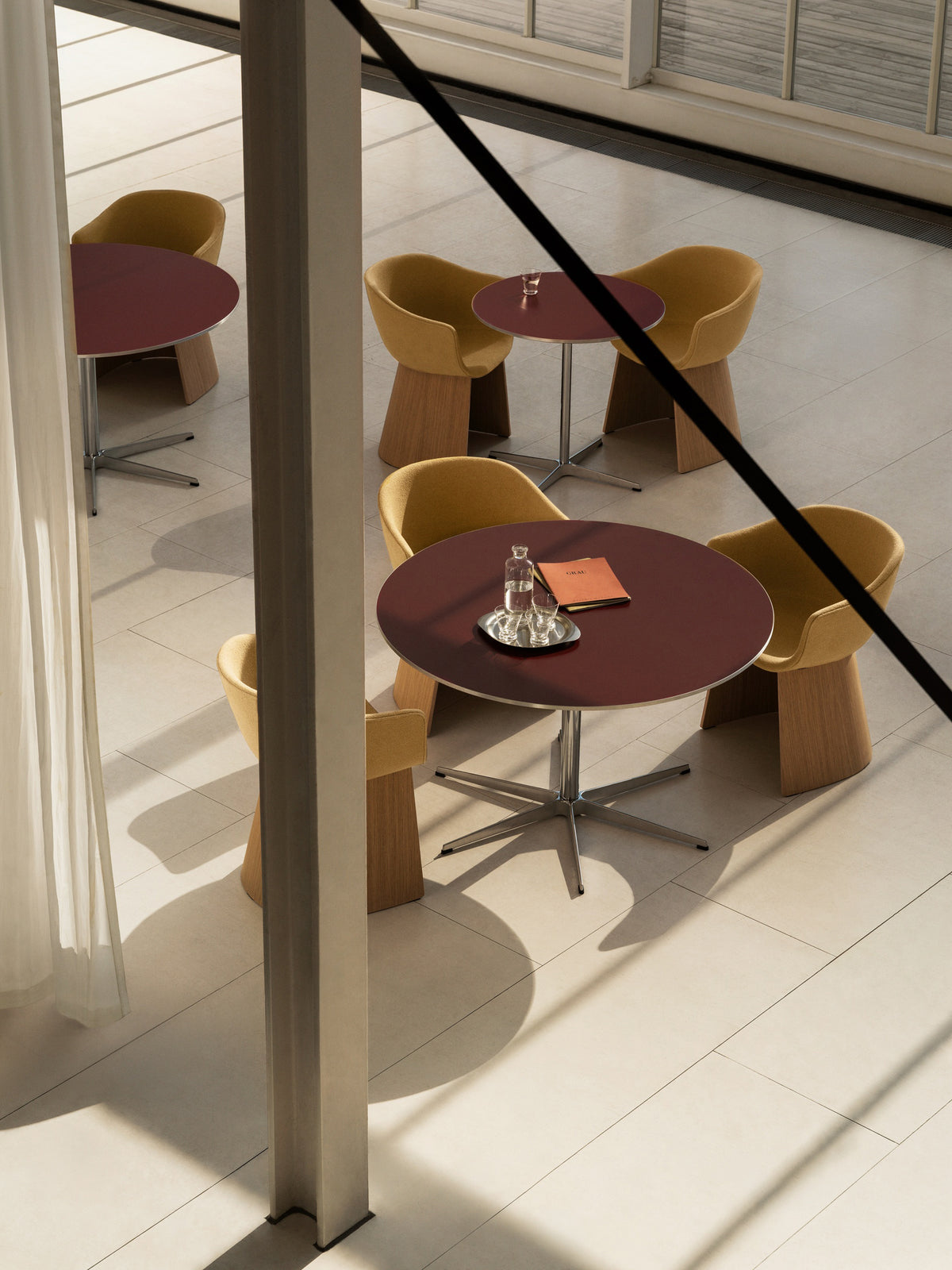 Fritz Hansen - Monolit Matstol med låga armstöd och fanér base - 10 - Jacobsen Plus
