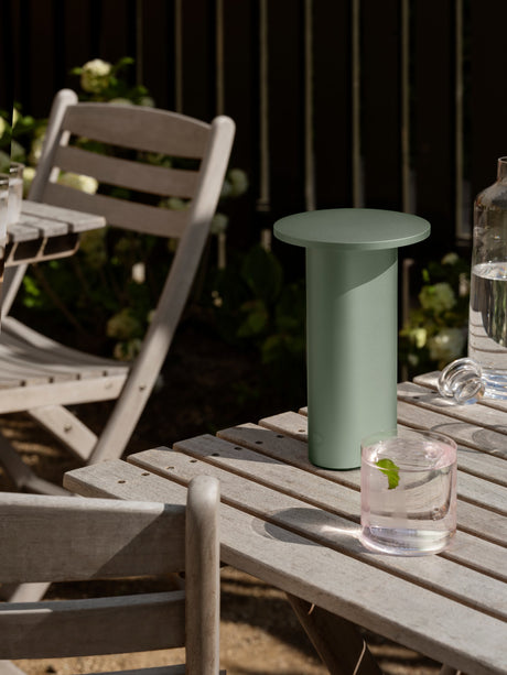 Solae Portable lampa av Cecilie Manz - Light Green - Jacobsen Plus