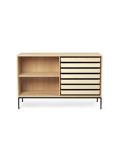 FK63 Bokhylla med ben, hylla och brickor från Carl Hansen & Søn - Dybde: 36 cm / Ek olie - Jacobsen Plus