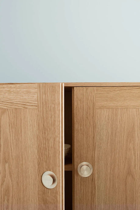 FK63 Skåp med ben från Carl Hansen & Søn - Dybde: 36 cm / Ek olie - Jacobsen Plus