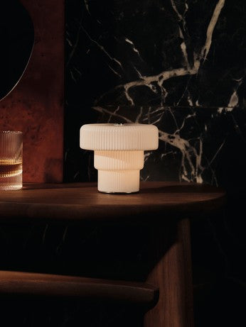 Ripple Bärbar lampa Vit från Ferm Living - 2 - Jacobsen Plus
