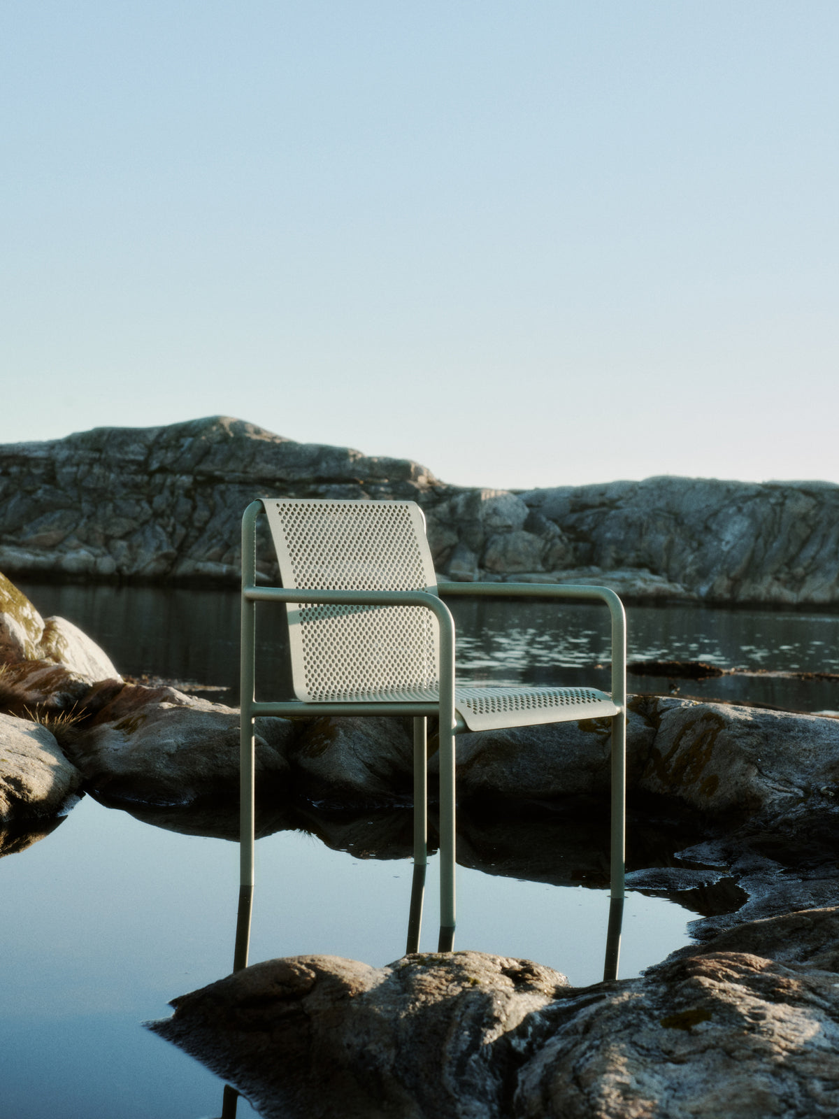 Dapple Trädgårdsstol med armstöd från Ferm Living - 8 - Jacobsen Plus