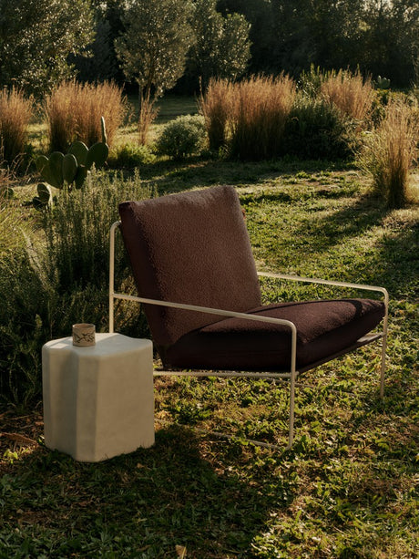 Desert 1-sits utomhusfåtölj från Ferm Living - Kashmir - Pure Bouclé - Chestnut - Jacobsen Plus