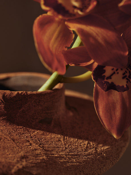 Evio Vas, liten från Ferm Living - Burnt Umber - Jacobsen Plus