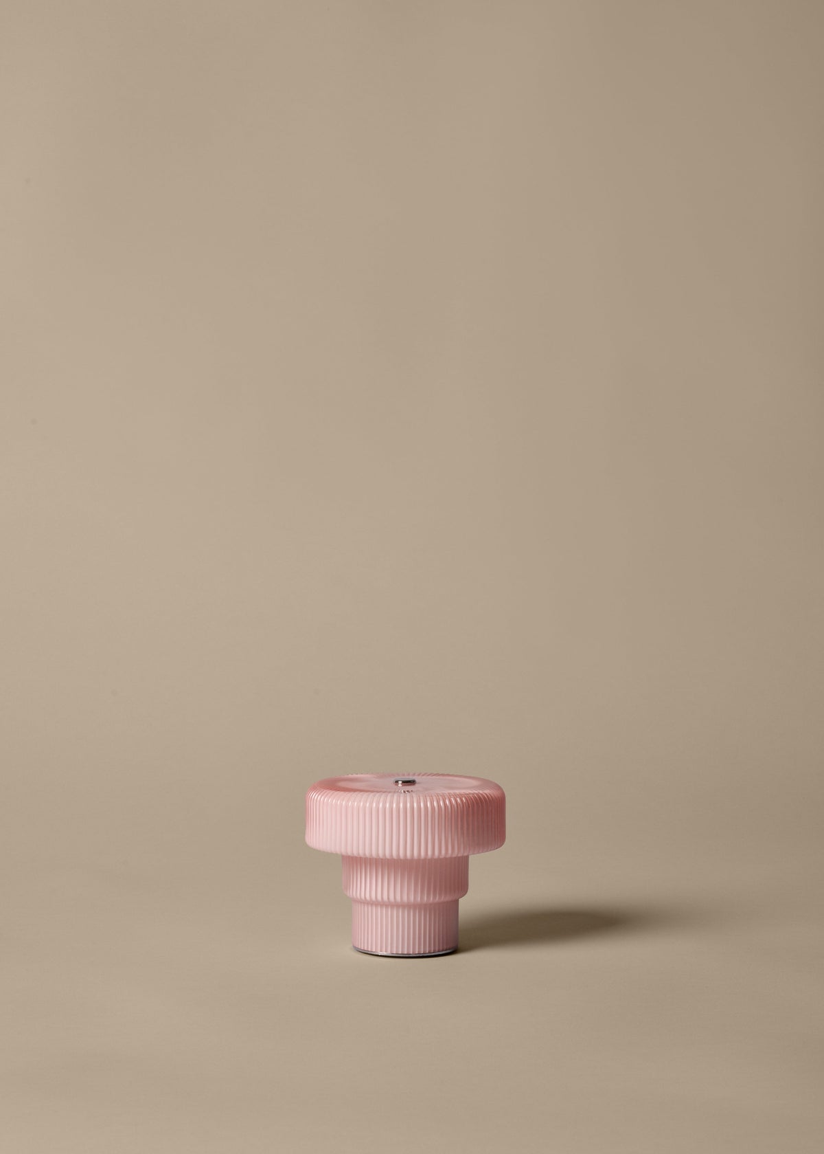 Ripple Bärbar lampa Pale Rose från Ferm Living - 2 - Jacobsen Plus