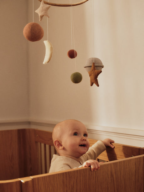 Tilu Baby Cot spjälsäng, oljad ek från Ferm Living - 4 - Jacobsen Plus