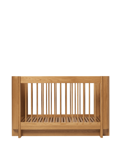 Tilu Baby Cot spjälsäng, oljad ek från Ferm Living - Jacobsen Plus