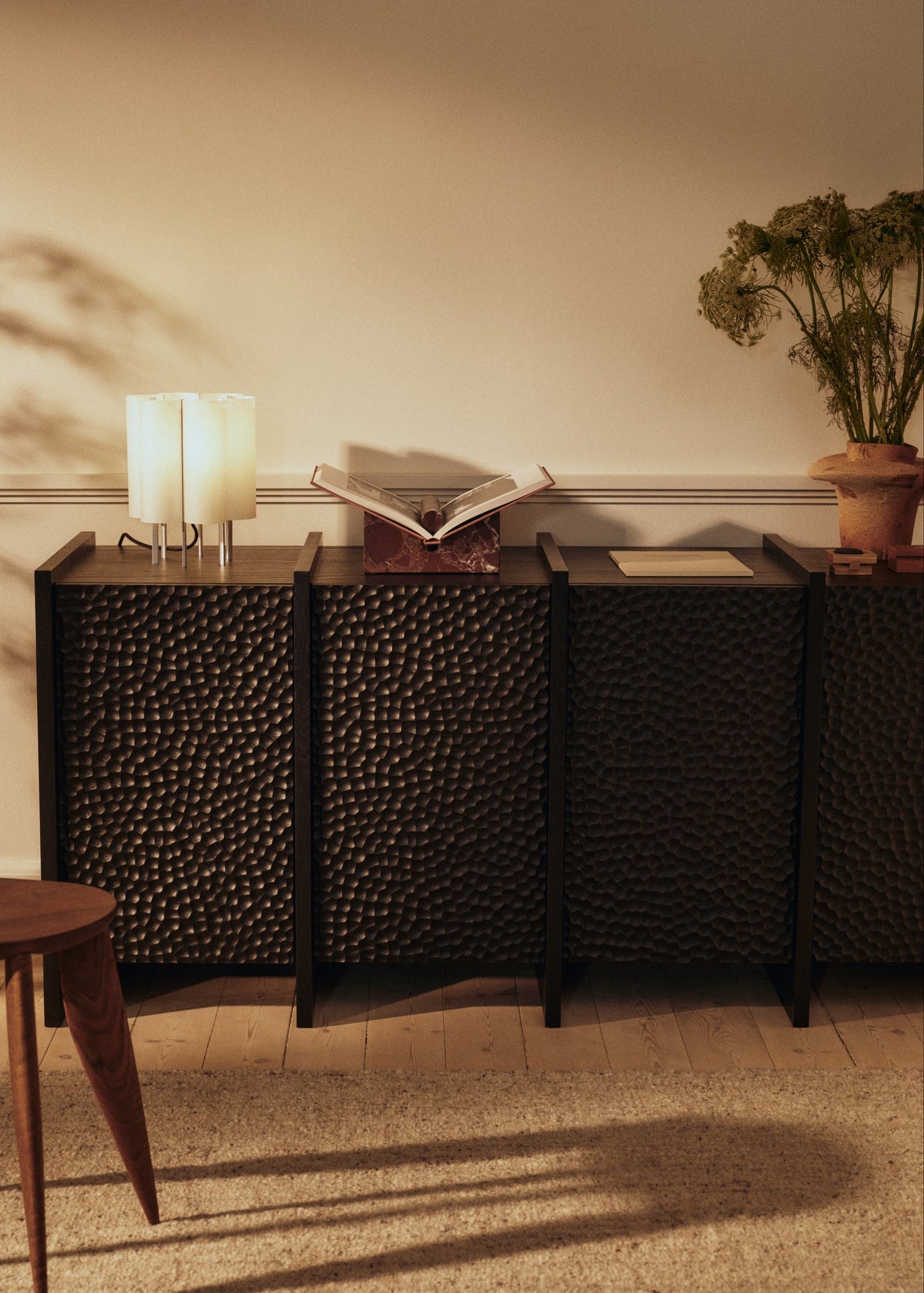 Scarni skänk, mörkbetsad ask från Ferm Living - 2 - Jacobsen Plus