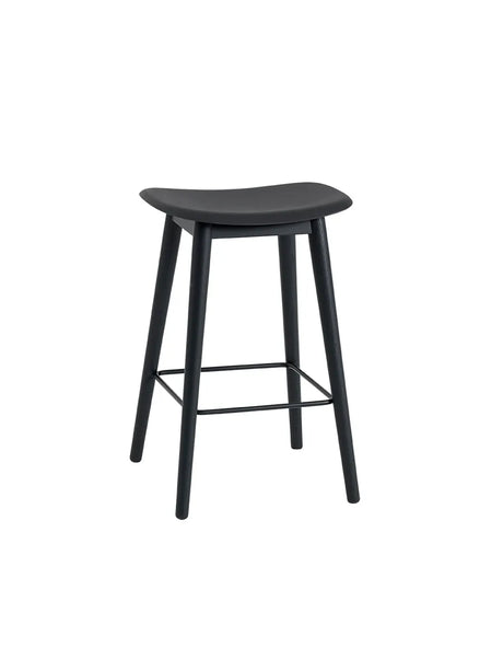Fiber Bar Stool trä från Muuto - Lille / Black- black - Jacobsen Plus