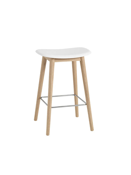 Fiber Bar Stool trä från Muuto - Lille / Black- black - Jacobsen Plus