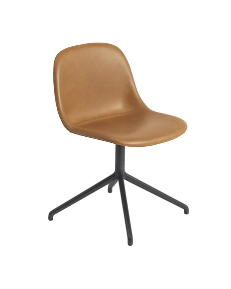 Fiber Side Chair, läder, Swivel Base från Muuto - Jacobsen Plus