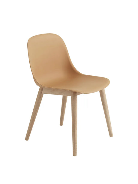 Fiber sidostol i trä från Muuto - Grey- grey base - Jacobsen Plus