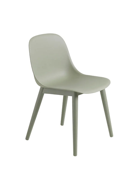 Fiber sidostol i trä från Muuto - Grey- grey base - Jacobsen Plus