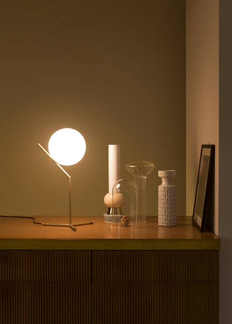 IC T1 hög bordslampa från Flos - Mässing - Jacobsen Plus