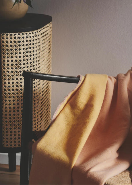 Silkeborg Uldspinderi - Franja Pläd, Butter Peach, 170x140 cm - 2 - Jacobsen Plus