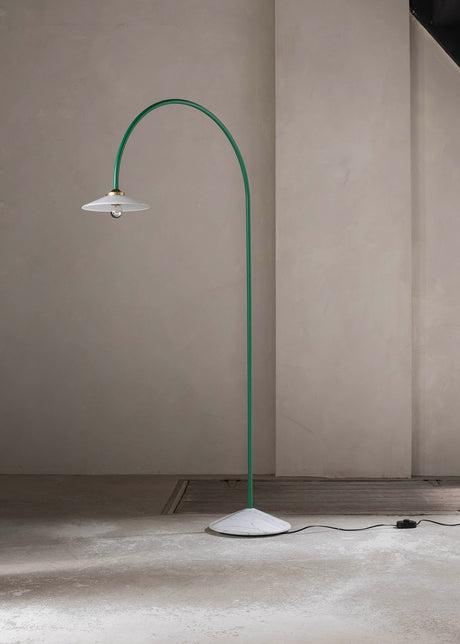 Standing Lamp No. 2 Marble från Valerie Objects - Menie Red - Jacobsen Plus