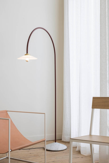 Standing Lamp No. 2 Marble från Valerie Objects - Menie Red - Jacobsen Plus
