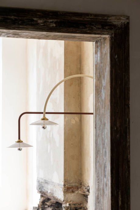 Standing Lamp Marble No.1 från Valerie Objects - Menie Red - Jacobsen Plus