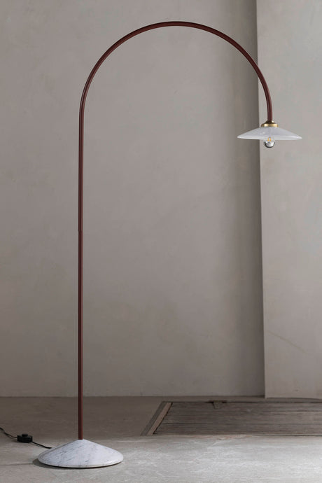 Standing Lamp No. 2 Marble från Valerie Objects - Menie Red - Jacobsen Plus