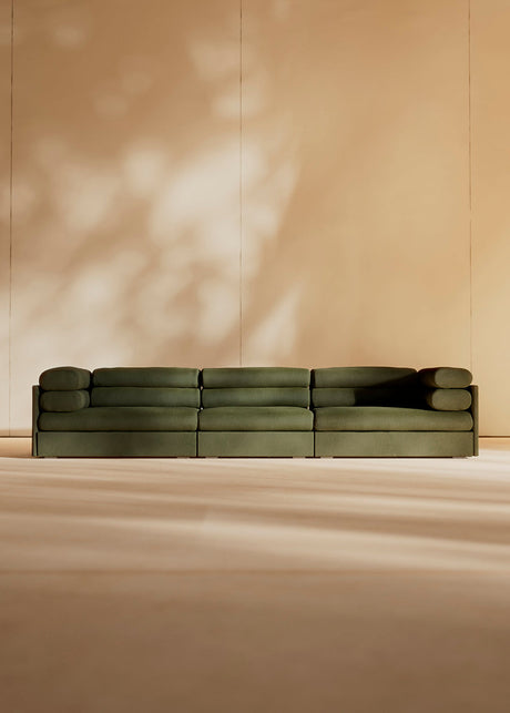 Elogio Soffa, 4-sits från GUBI - Reales 003 - Jacobsen Plus