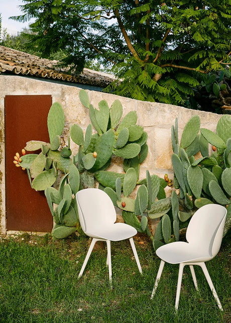 Beetle Outdoor Matstol från GUBI - Alabaster White - Jacobsen Plus