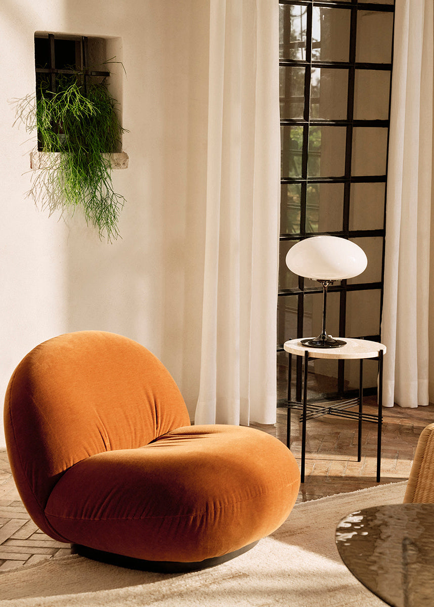 Stemlite opal bordlampa från GUBI - 1 - Jacobsen Plus